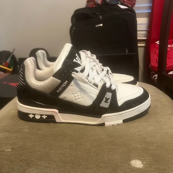 Louis Vuitton trainers - Picture 4 of 4